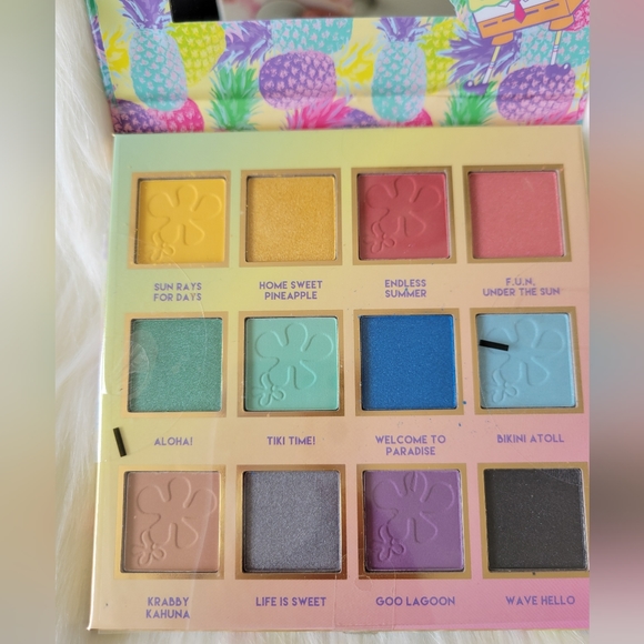 🍍NICKELODEON SPONGEBOB STQUARE PANTS EYESHADOW PALETTE 🍍 - Picture 2 of 6